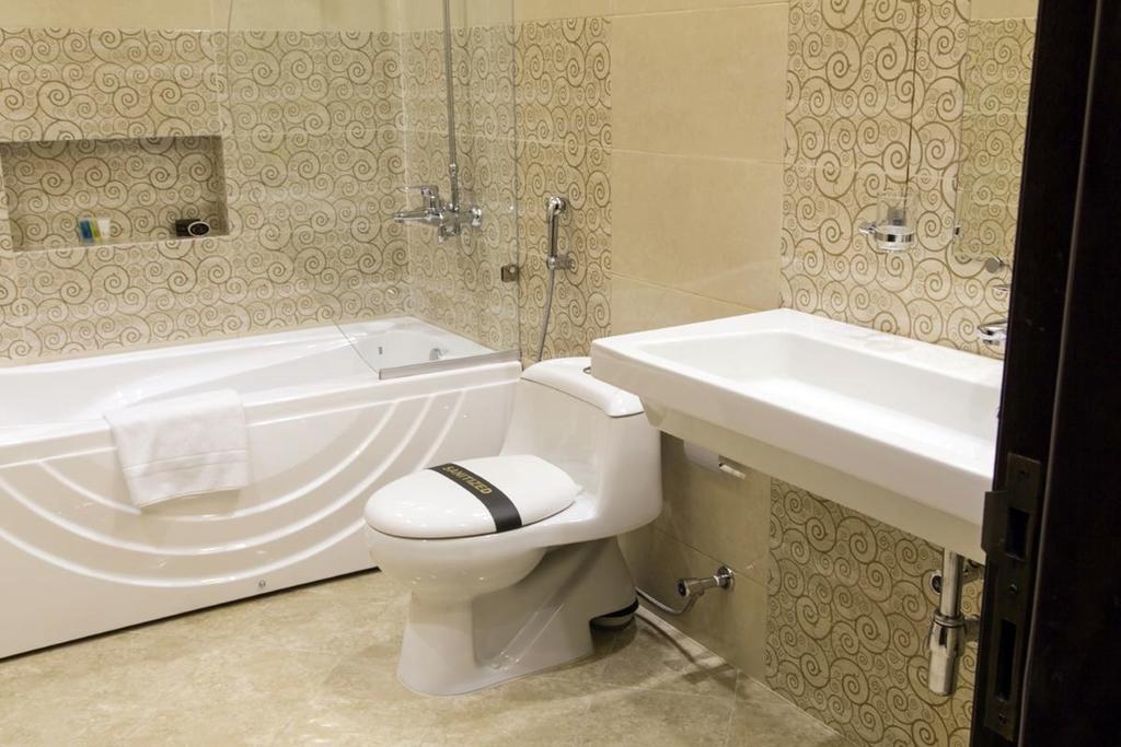 Royaute Luxury Suites And Hotel Gulberg Lahore Kamer foto