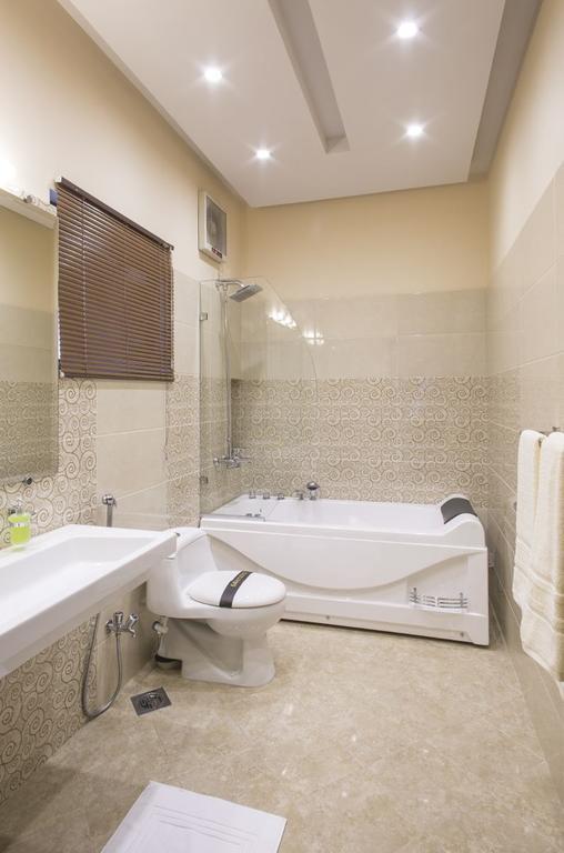 Royaute Luxury Suites And Hotel Gulberg Lahore Kamer foto