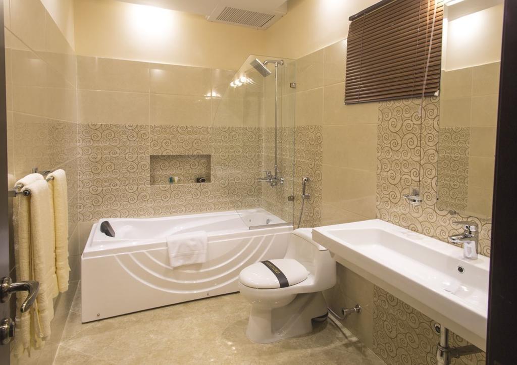 Royaute Luxury Suites And Hotel Gulberg Lahore Kamer foto