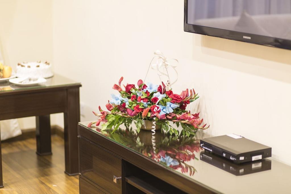 Royaute Luxury Suites And Hotel Gulberg Lahore Buitenkant foto