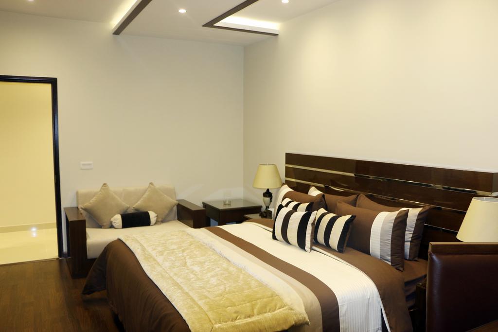 Royaute Luxury Suites And Hotel Gulberg Lahore Buitenkant foto