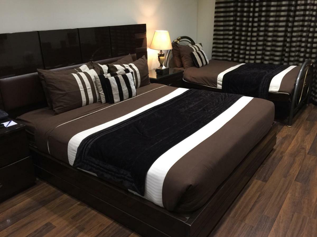 Royaute Luxury Suites And Hotel Gulberg Lahore Buitenkant foto